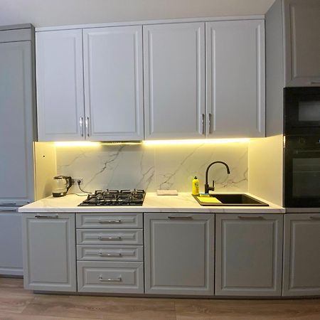 Apartamento Apatrment In Khmelnytsky Street Natasha Leópolis Exterior foto